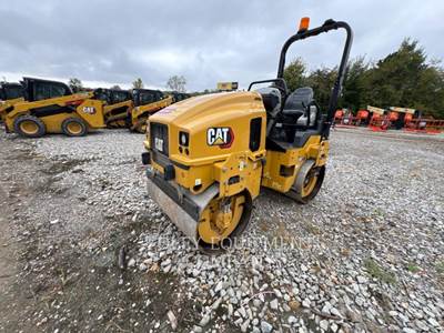Caterpillar CB2.7-03 Smooth Drum Roller Compactor