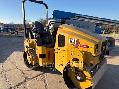 Caterpillar CB4.0-03 Smooth Drum Roller Compactor