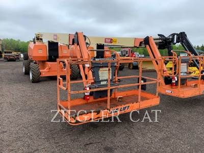 JLG 800AJ Boom Lift
