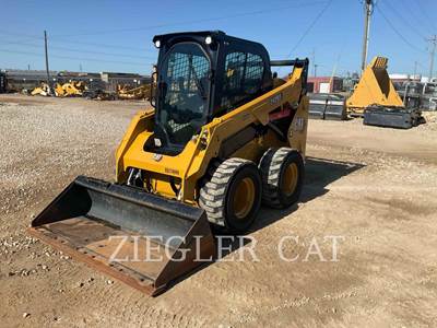 Caterpillar 242D3 Mini Skid Steer