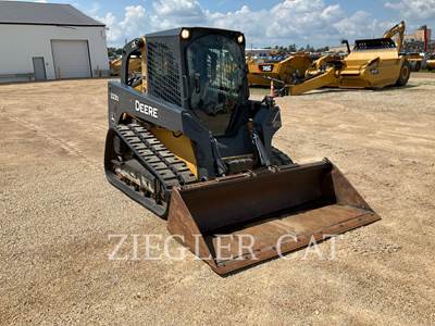 John Deere 323D Skid Steer