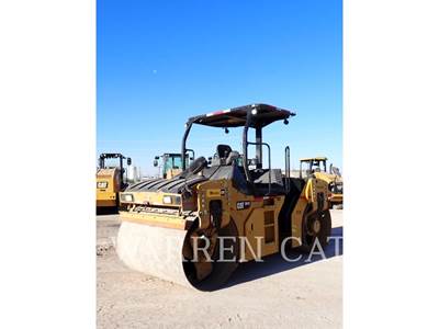 Caterpillar CB10 Asphalt Paver