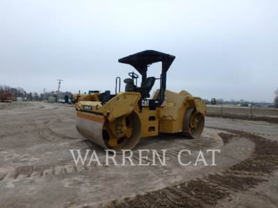 Caterpillar CB64 Asphalt Paver