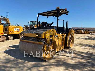 Caterpillar CB15 Asphalt Paver