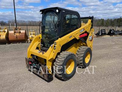 Caterpillar 242D3 Skid Steer