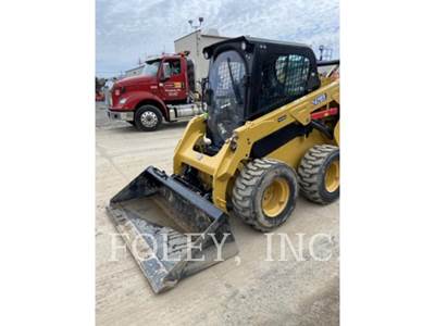 Caterpillar 242D3 Skid Steer