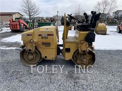 Caterpillar CB24 Smooth Drum Roller Compactor
