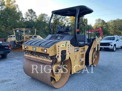 Caterpillar CB44B Smooth Drum Roller Compactor