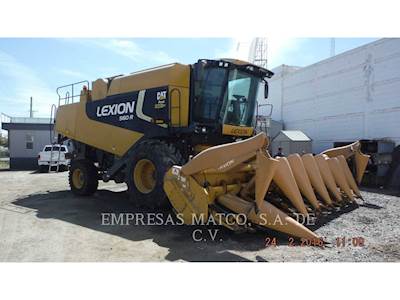 Lexion Combine 560R Combine