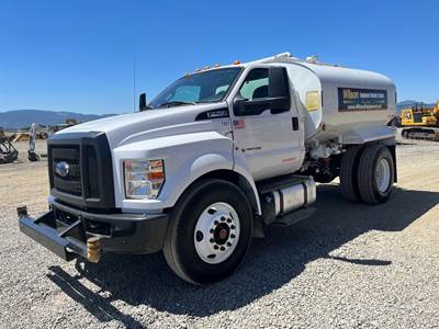 Ford F-750 XL Water Truck
