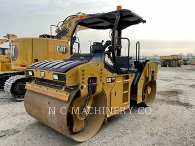 Caterpillar CB10 Asphalt Paver