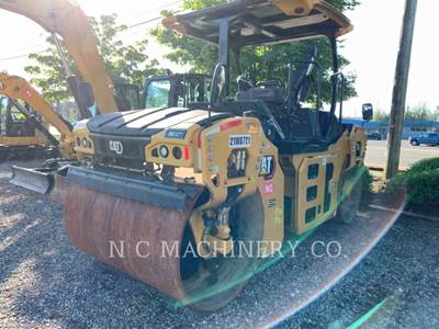 Caterpillar CB10 Asphalt Paver