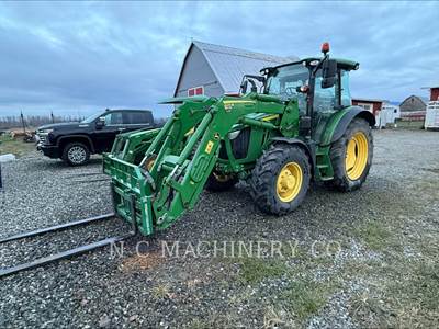 John Deere 5125R Combine