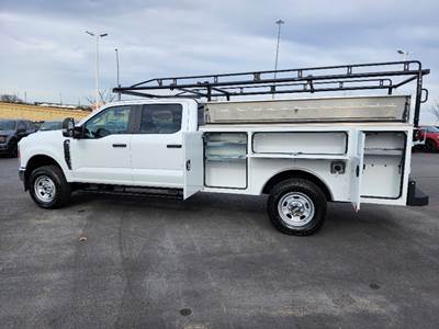Ford F350 4X4 Crew Cab 9' Flip Top SINGLE WHEEL Service Truck/Material Rack