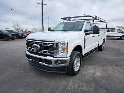Ford F350 4X4 Crew Cab 9' Flip Top SINGLE WHEEL Service Truck/Material Rack