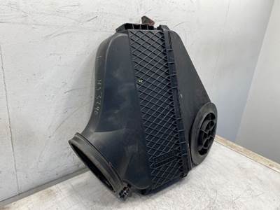 Used Freightliner Cascadia 113 Air Cleaner