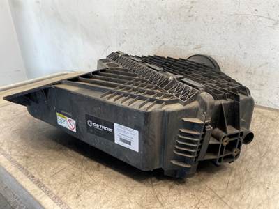 Used Freightliner Cascadia 116 Air Cleaner