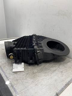 Used Freightliner Cascadia 126 Air Cleaner