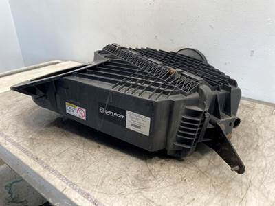 Used Freightliner Cascadia 126 Air Cleaner