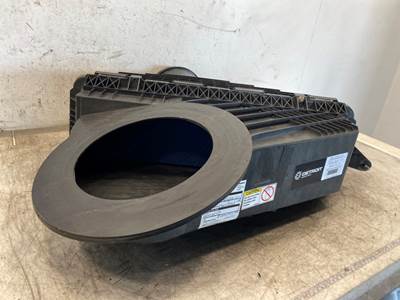 Used Freightliner Cascadia 126 Air Cleaner