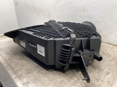 Used Freightliner Cascadia 126 Air Cleaner