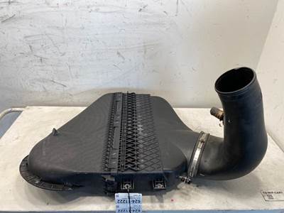 Used Freightliner Cascadia Air Cleaner