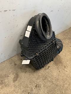 Used Kenworth T680 Center Air Cleaner