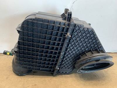 Used Kenworth T680 RH Air Cleaner