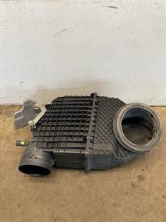 Used Kenworth T680 Air Cleaner
