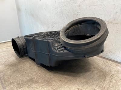 Used Kenworth T680 Air Cleaner