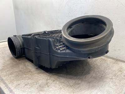 Used Peterbilt 579 Air Cleaner