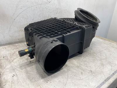 Used Peterbilt 579 Air Cleaner