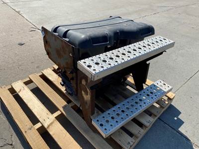 Used Freightliner Cascadia 113 Battery Box