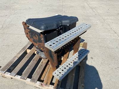 Used Freightliner Cascadia 113 Battery Box