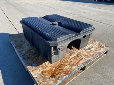 Used Freightliner Cascadia 125 Battery Box
