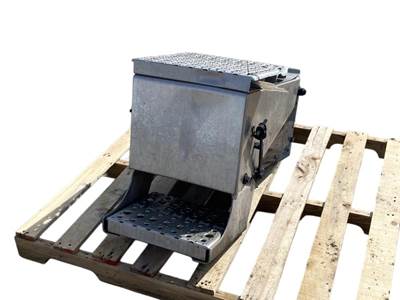 Used Freightliner Cascadia 126 Battery Box