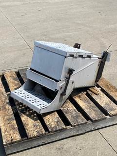 Used Freightliner Columbia Battery Box