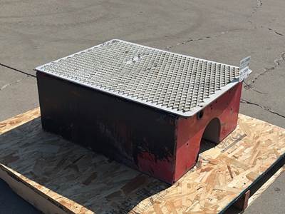 Used Kenworth T880 Battery Box