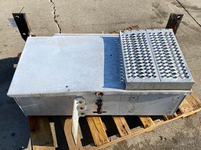 Used Peterbilt 387 Battery Box