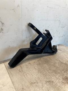 Used Kenworth T680 RH Fairing Bracket