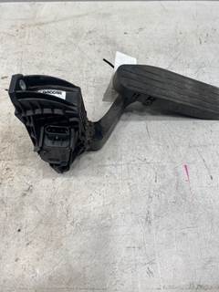 Used Kenworth T680 Throttle Pedal