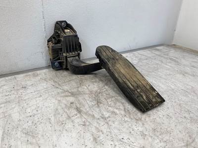 Used Peterbilt 567 Throttle Pedal, Part # D216034300