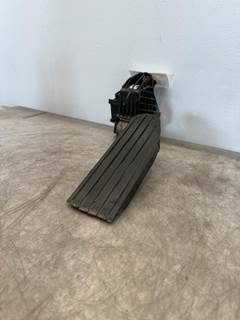 Used Peterbilt 579 Throttle Pedal