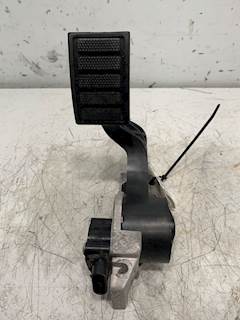 Used Volvo VNL Throttle Pedal