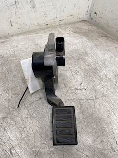 Used Volvo VNL Throttle Pedal