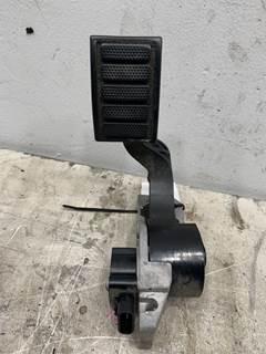 Used Volvo VNL Throttle Pedal