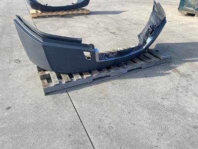 Used Freightliner Cascadia 126 Front Bumper