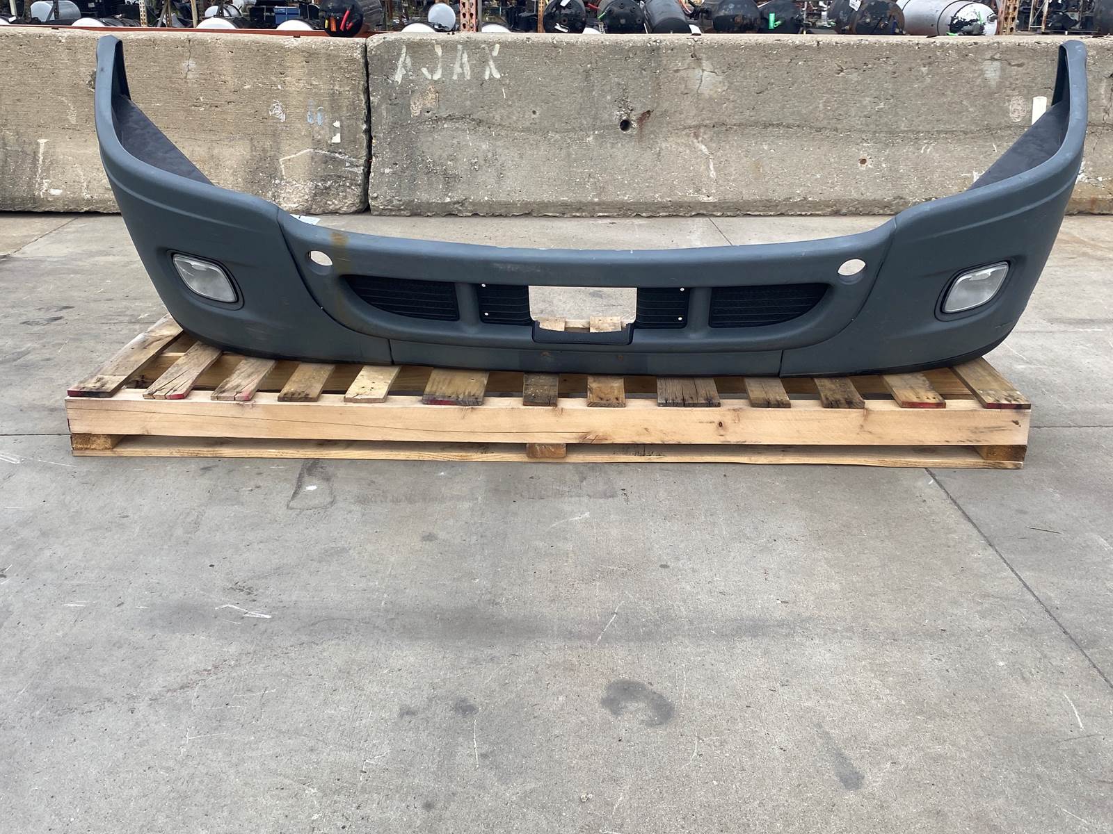 2012 Used Freightliner Cascadia Front Bumper For Sale Dorr, MI