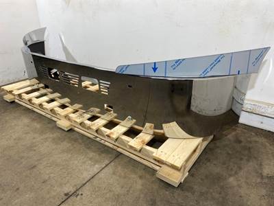 New Aftermarket International LT625 Bumper Assembly