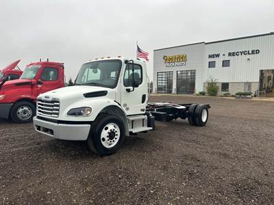 Freightliner Business Class M2 Cab and Chassis Cab & Chassis Truck